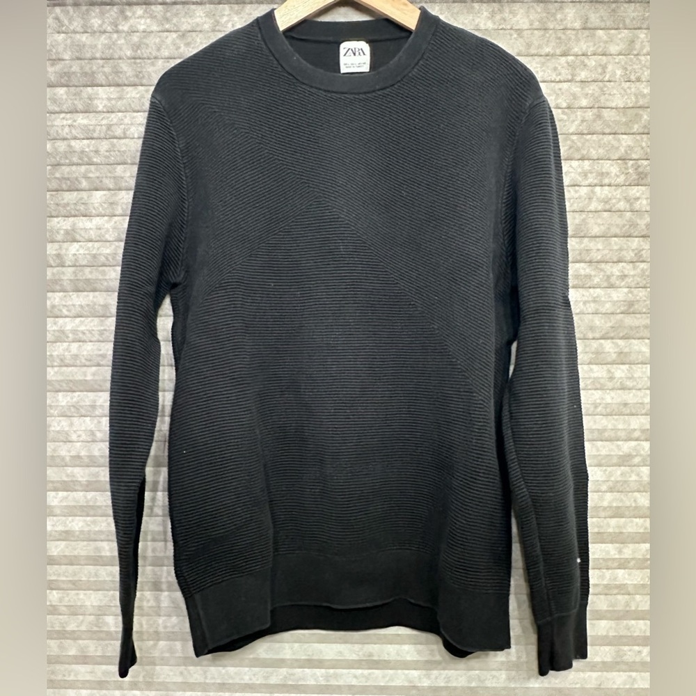 Zara Men's Black Crewneck Sweater